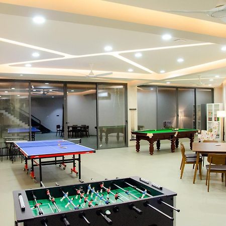 Pearl Lakeview Mansion By Stayvista - Lakeside Villa With Infinity Pool, Jacuzzi, In-House Theatre & Games Room Igatpuri Exterior photo