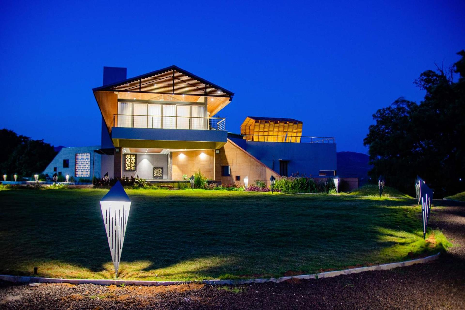 Pearl Lakeview Mansion By Stayvista - Lakeside Villa With Infinity Pool, Jacuzzi, In-House Theatre & Games Room Igatpuri Exterior photo