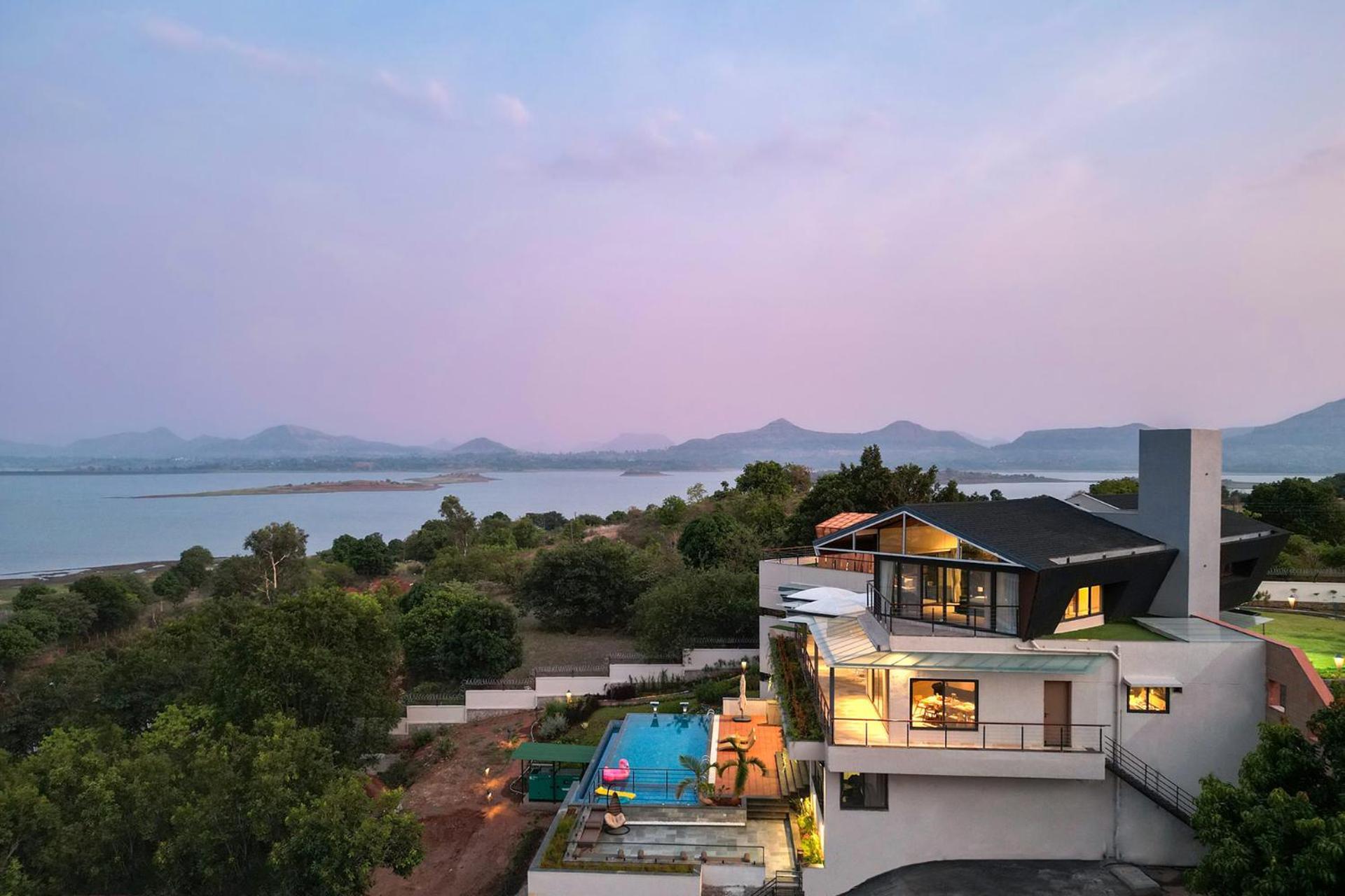 Pearl Lakeview Mansion By Stayvista - Lakeside Villa With Infinity Pool, Jacuzzi, In-House Theatre & Games Room Igatpuri Exterior photo