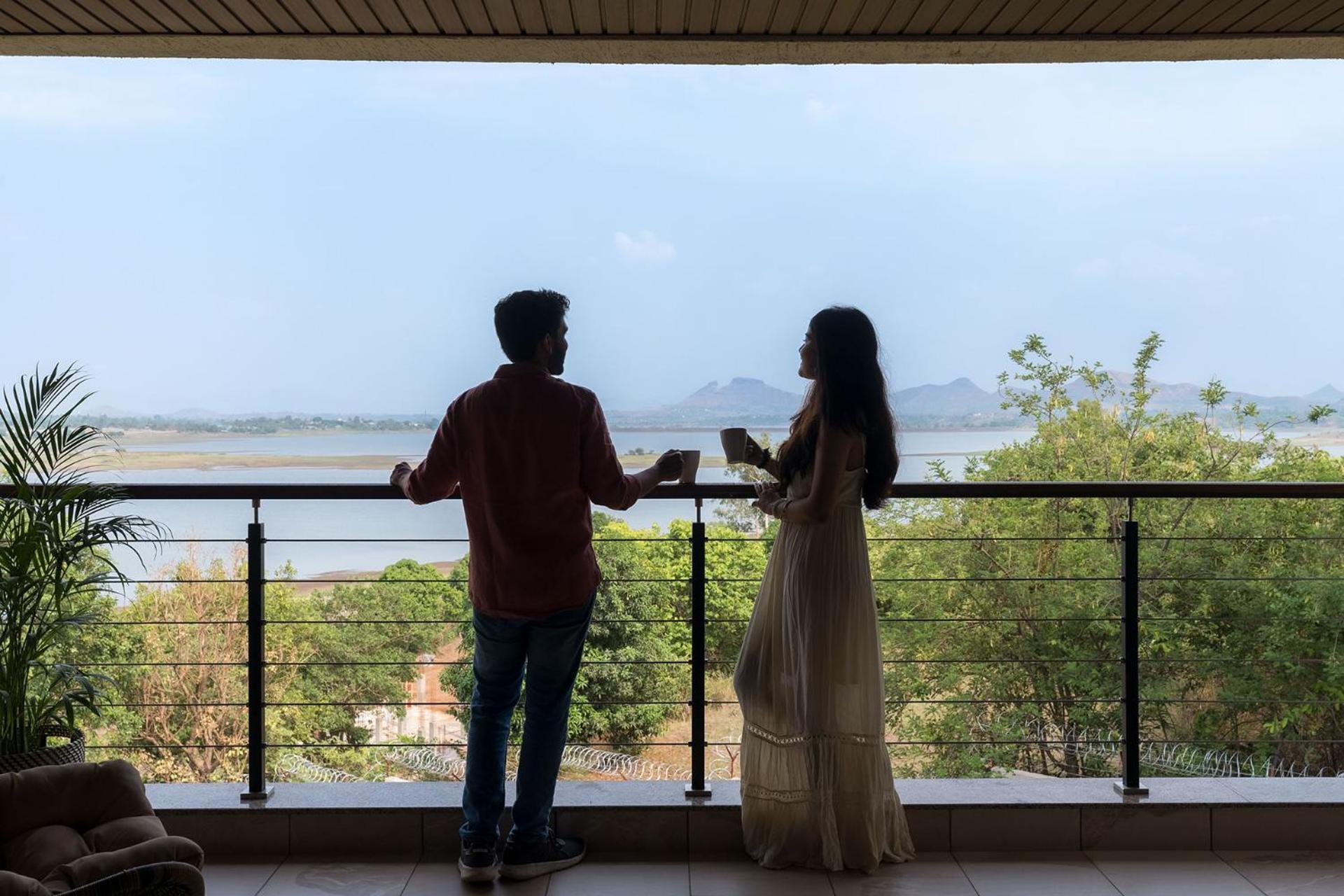 Pearl Lakeview Mansion By Stayvista - Lakeside Villa With Infinity Pool, Jacuzzi, In-House Theatre & Games Room Igatpuri Exterior photo